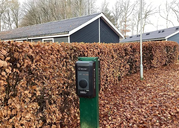 For 4, Steps From Mariehaven